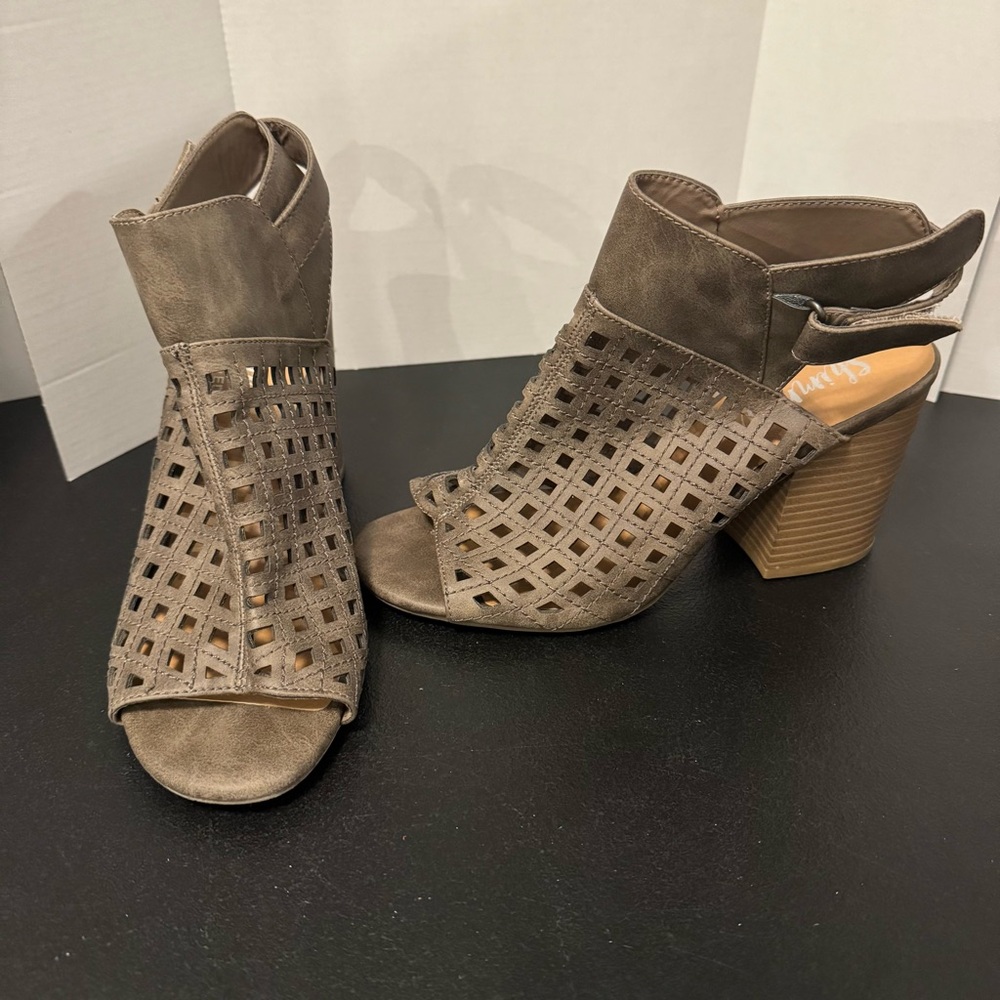 ✨ Shimmer by EDL “Mercedes” Peep-Toe Block Heel Booties | Women’s 10M